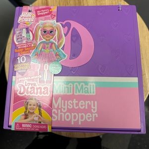 New unopened love Diana play set. Comes with 10 surprises
